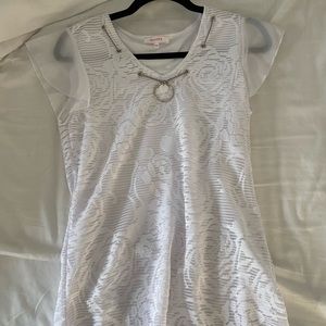 Im selling a grenier tight shirt with lace